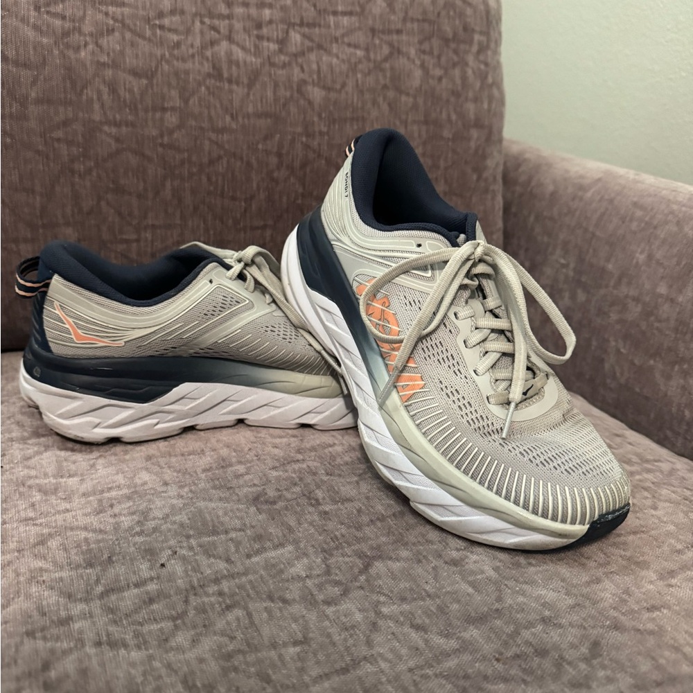 Women’s Hoka Bondi 7 Size 6